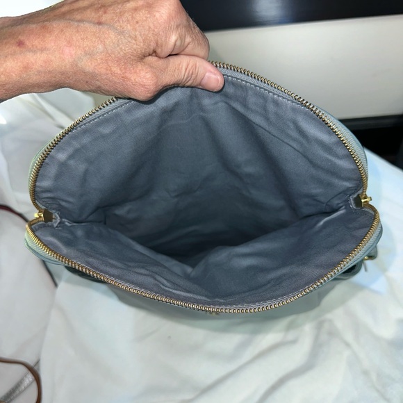 Fossil Blue Leather crossbody messenger type bag. - Picture 2 of 5